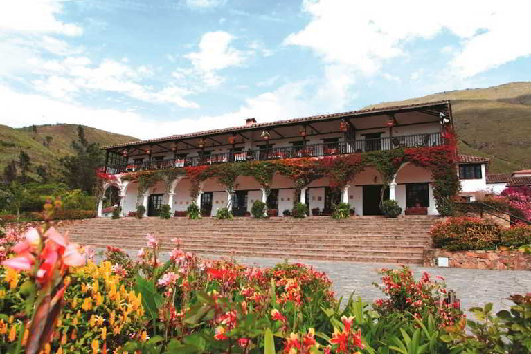 Exterior & Views