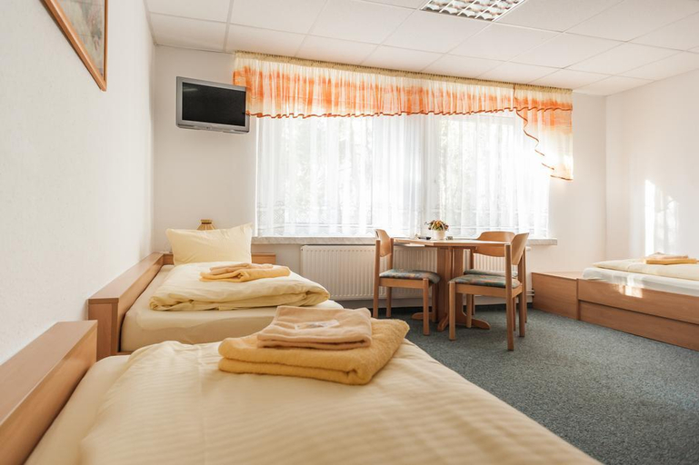 Bedroom 3, Sportpension Dresden, Dresden