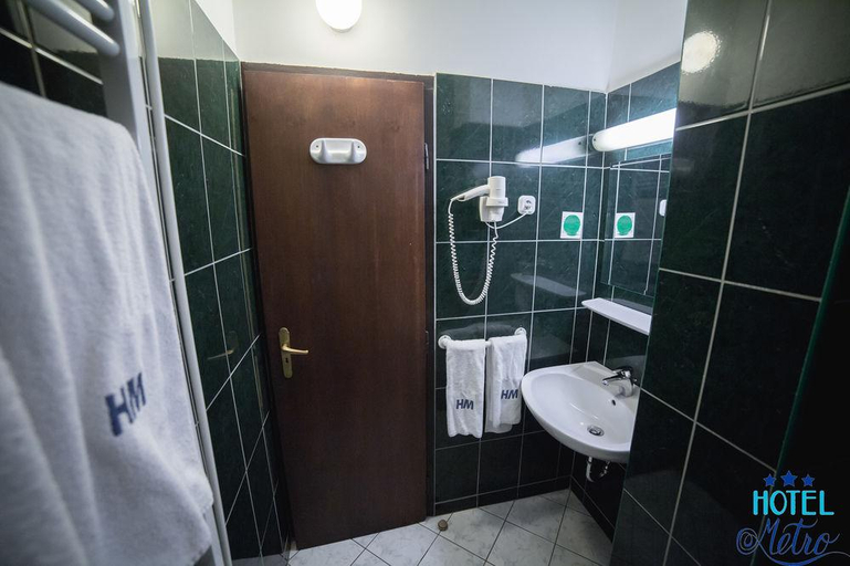 Bathroom 4, Hotel Metro, Budapesti