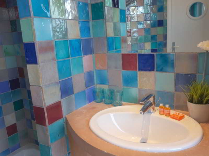 Bathroom 4, Hotel La Rotonde, Var