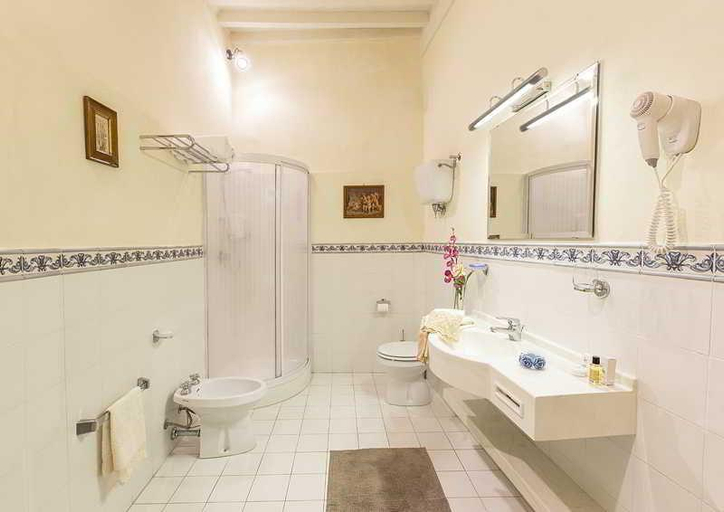 Bathroom 5, Italia Hotel, Arezzo