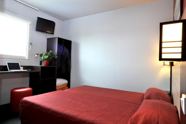Bedroom 4, Brit Hotel Saint-Quentin, Aisne