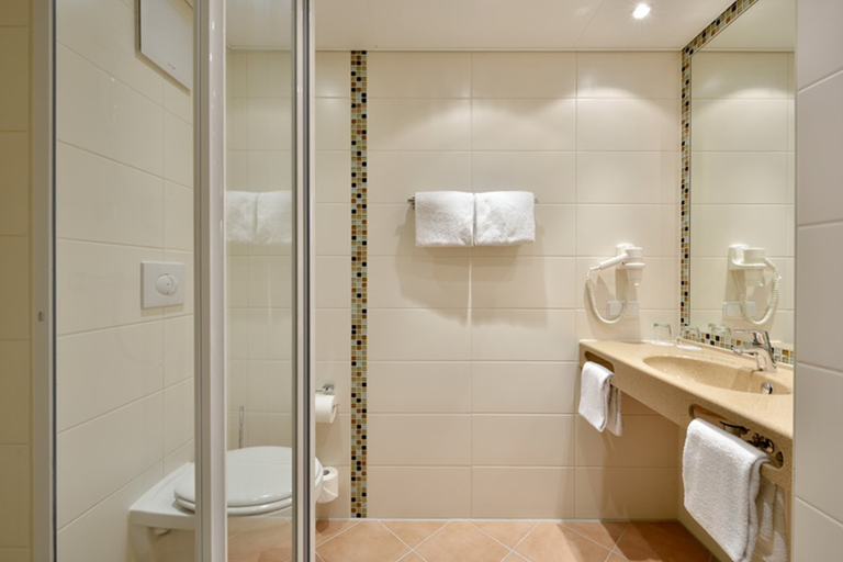 Bathroom 5, Coffee Fellows Hotel Puchheim, Fürstenfeldbruck