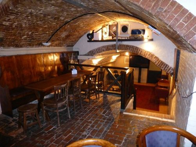Food & Drinks 5, The Bear Hotel, Wiltshire