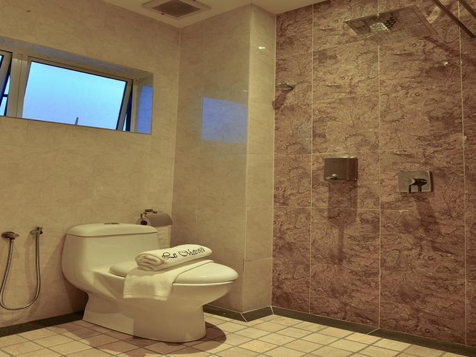Bathroom 5, Le Metrotel, Kinta
