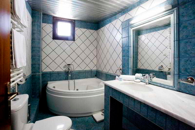 Bathroom 5, Kymata, Central Macedonia