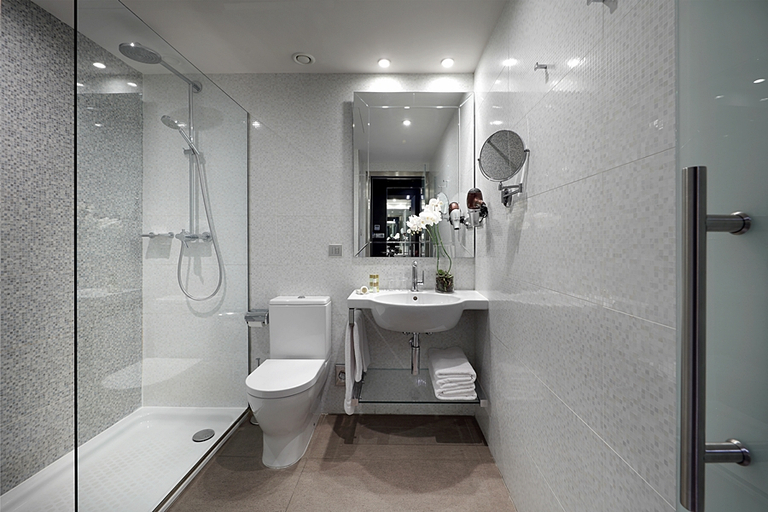 Bathroom 4, Eurostars Plaza Mayor, Madrid