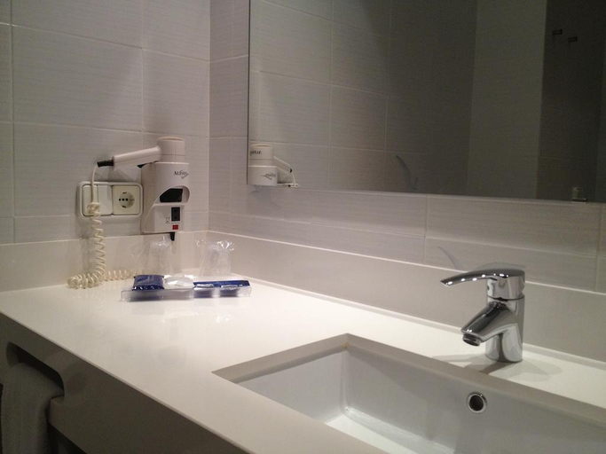 Bathroom 3, Hotel Albatros, Valencia