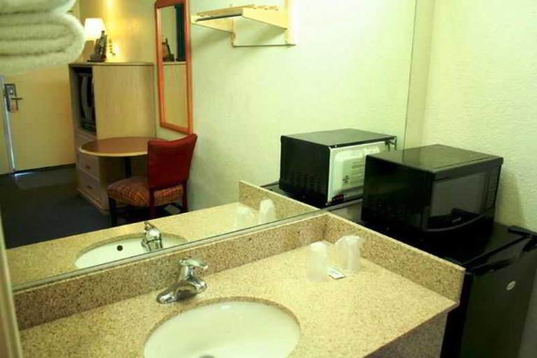 Bathroom, Tiffany Inn Corona, Riverside