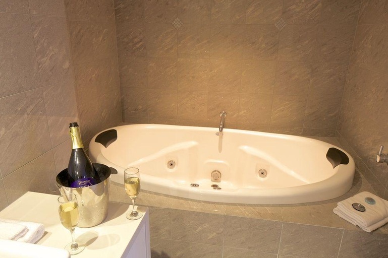 Bathroom 4, Zero Davey  Boutique Apartment, Hobart