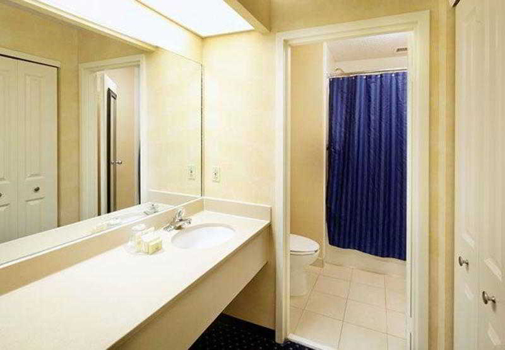 Bathroom 1, Courtyard by Marriott Columbus Downtown, Franklin