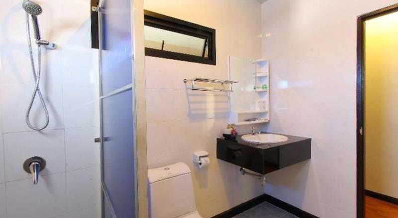 Bathroom 4, Maleedee Bay Resort, Mueang Krabi