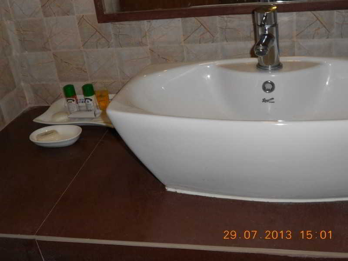 Bathroom 4, VGP Golden Beach Resort, Kancheepuram