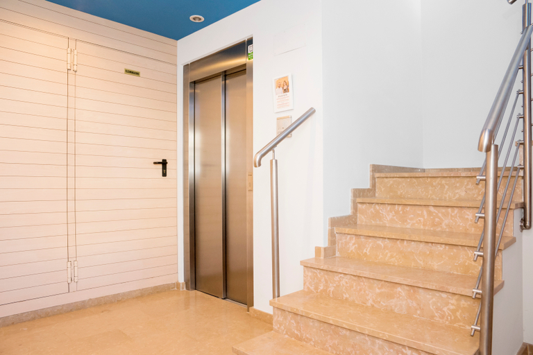 Public Area, Apartamentos Sabinas El Pilar, Zaragoza
