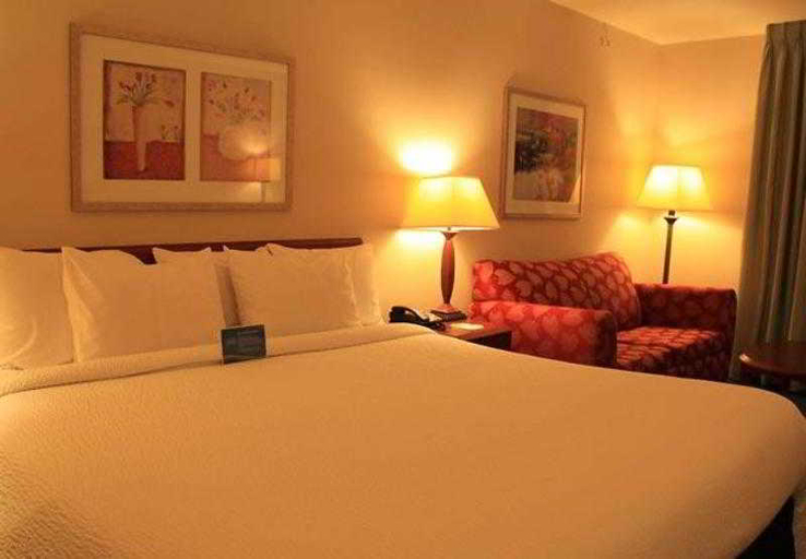 Bedroom 3, Fairfield Inn & Suites Denton, Denton