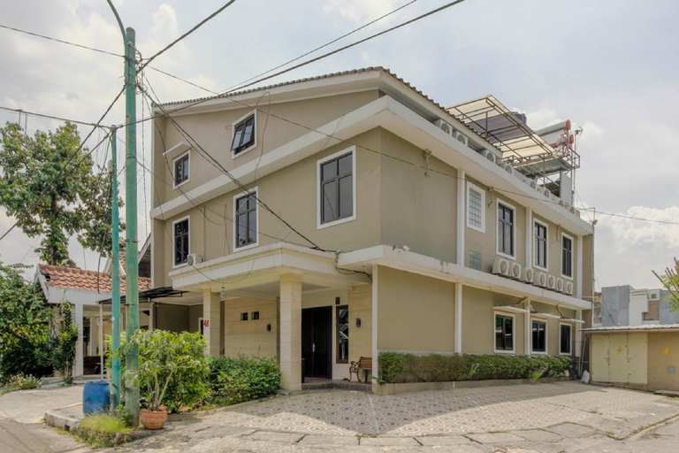 Exterior & Views 2, RedDoorz Plus near Lippo Cikarang Mall, Cikarang