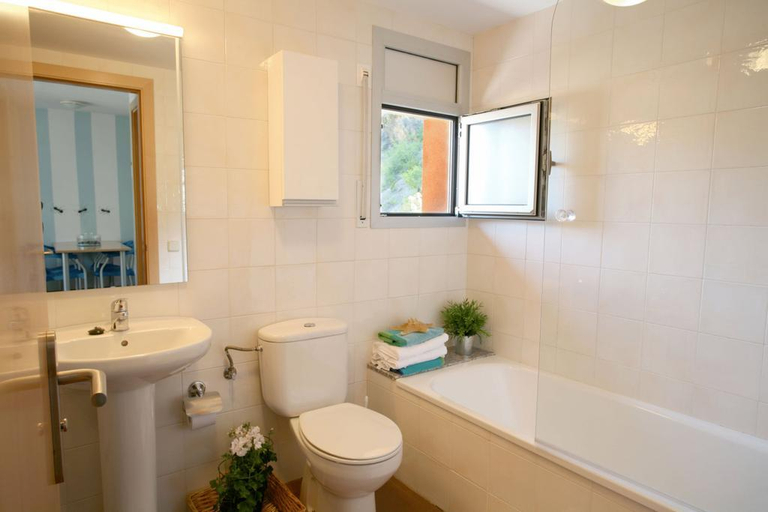 Bathroom 3, La Faiada, Lleida