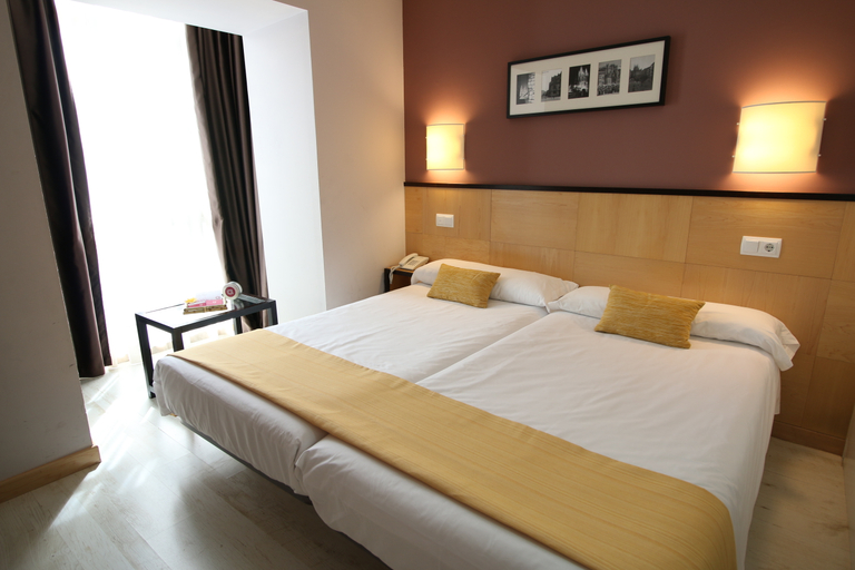 Bedroom 4, Alda Entrearcos, Burgos