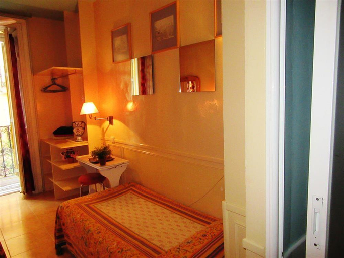 Exterior & Views 2, Hostal La Fontana, Madrid