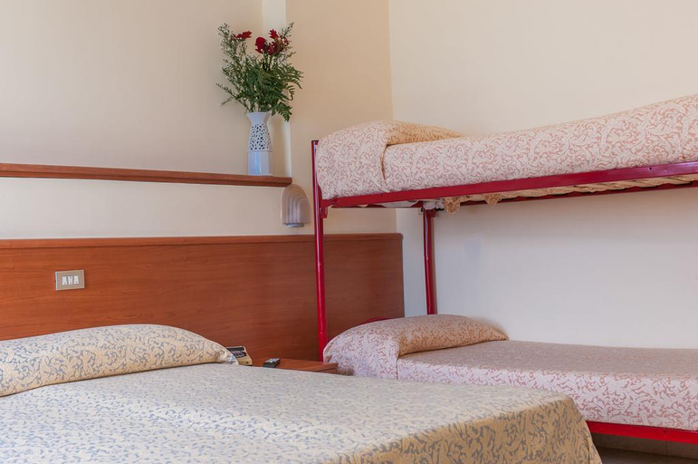 Bedroom 3, Hotel Smeraldo, Teramo