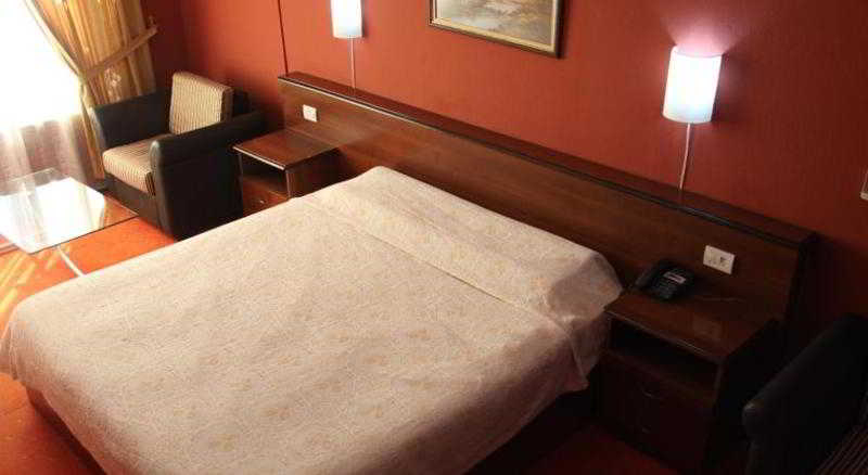 Bedroom 3, Vivas Hotel, Durrësit