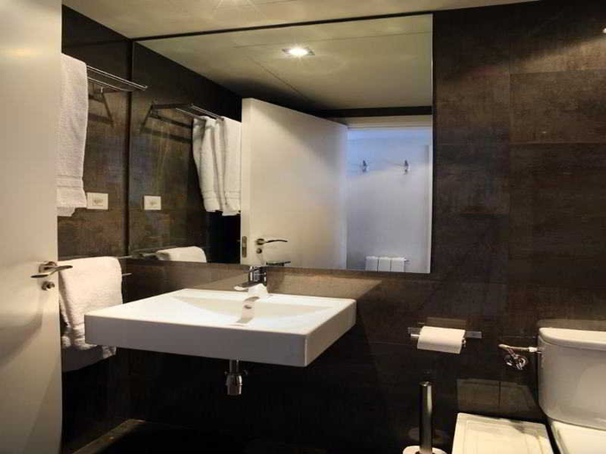Bathroom 5, Enjoybcn Patio de Gala Apartments, Barcelona