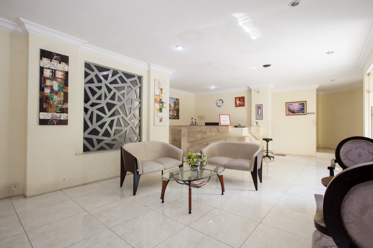Public Area 4, RedDoorz near Marvel City Mall, Surabaya
