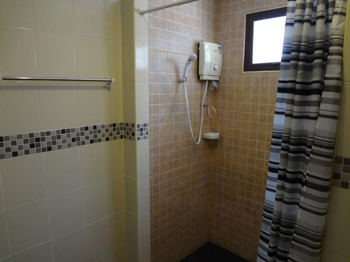 Bathroom 5, Paddy's Palms Resort, Koh Chang