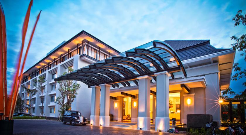 Exterior & Views 28