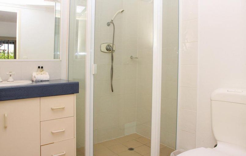 Bathroom 3, Cairns Reef Apartments & Motel, Cairns