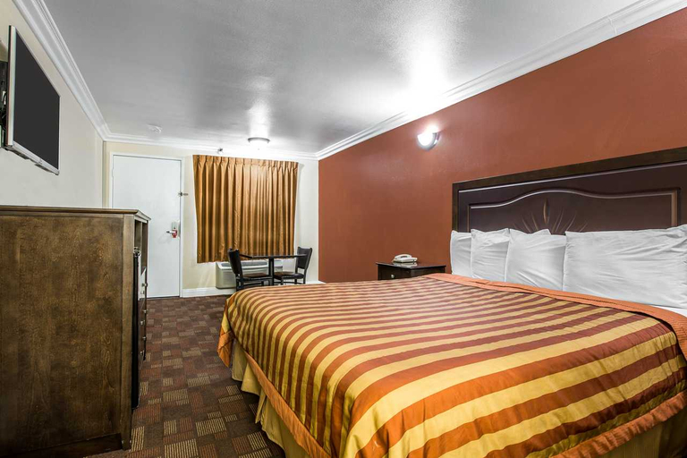 Bedroom 3, Pico Rivera Inn and Suites, Los Angeles