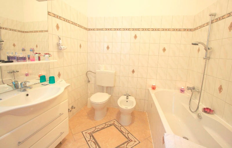 Bathroom, Bellevue Berlin Hotel, Berlin