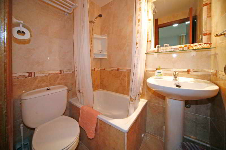 Bedroom 3, San Antonio, Madrid