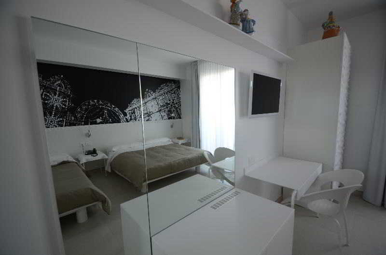 Bathroom 4, QuiHotel, Lecce