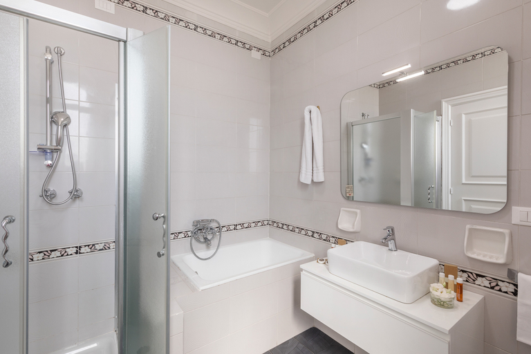 Bathroom 4, Hotel Delle Palme, Lecce