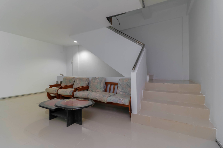Public Area 3, RedDoorz Plus near Kepri Mall, Batam