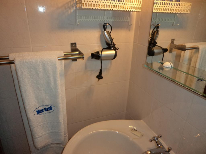 Bathroom 5, Marazul, Peniche