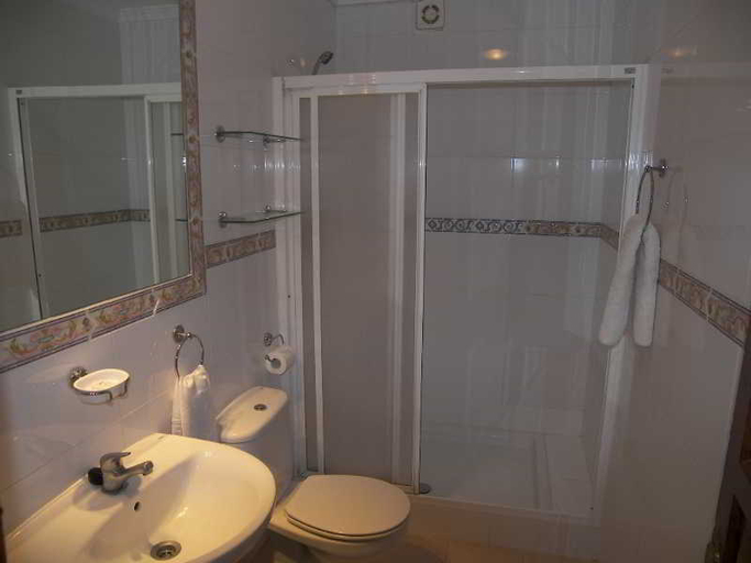 Bathroom 4, Resort de Nerja, Málaga