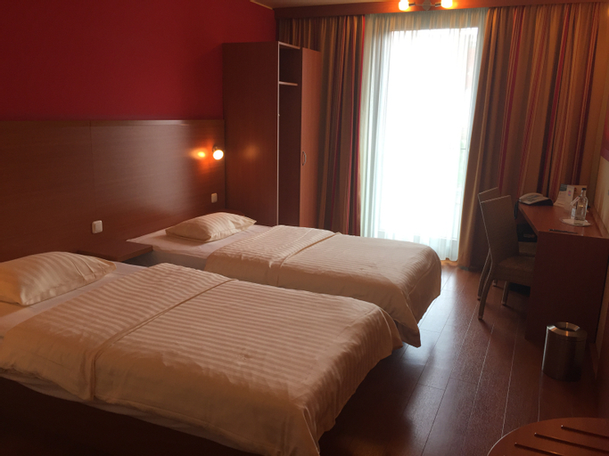 Bedroom 2, Premier Inn Frankfurt City Europaviertel, Frankfurt am Main