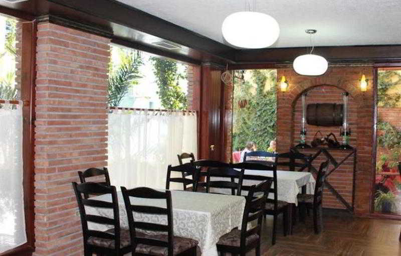 Others 5, Hotel Livia, Tiranës