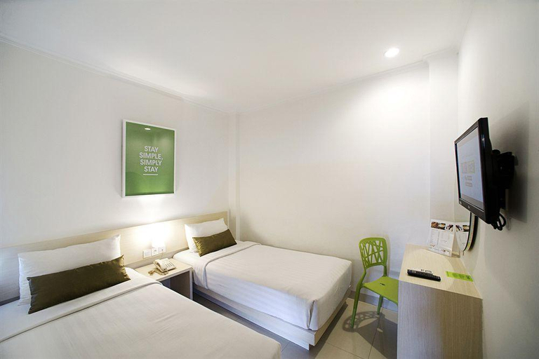 Bedroom 4, Zuri Express Hotel Pekanbaru by ZHM, Pekanbaru