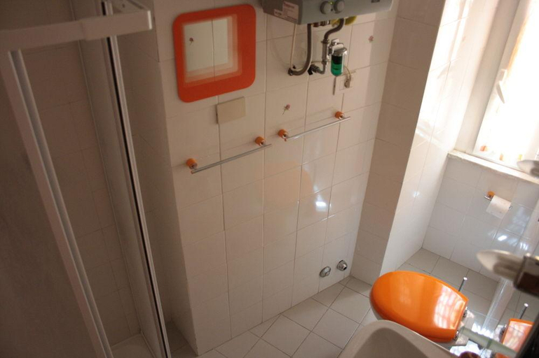 Bathroom 5, Scipione B&B, Rome