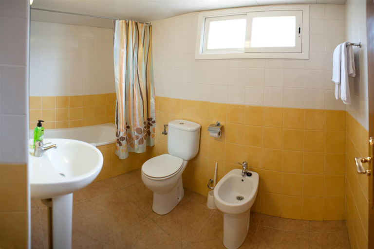 Bathroom 3, MEFOLINKEL SUITS HOTEL, Girona
