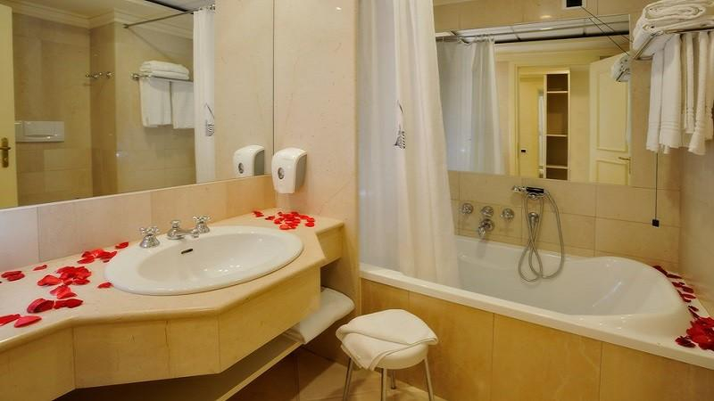 Bathroom 5, Argonauti Club Resort, Matera