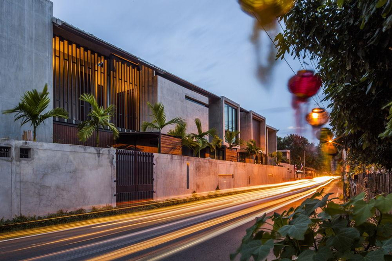 Exterior & Views 14