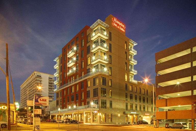 Exterior & Views 2, Hampton Inn & Suites Austin @ The University / Capitol, Travis
