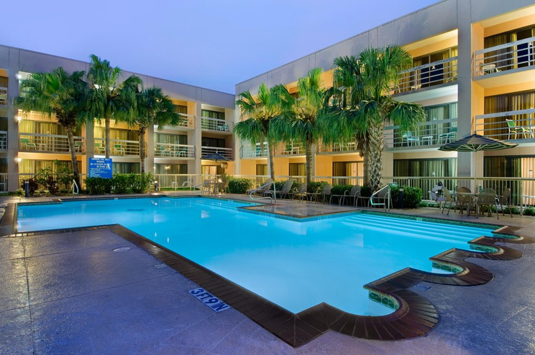 Sport & Beauty 2, DoubleTree by Hilton Houston Hobby Airport, Houston