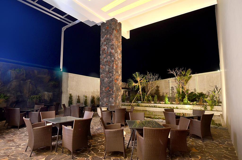 Exterior & Views 2, Ascent Premiere Hotel And Convention, Malang