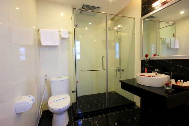 Bathroom, Royal Palace Hotel 2 Hanoi, Hoàn Kiếm