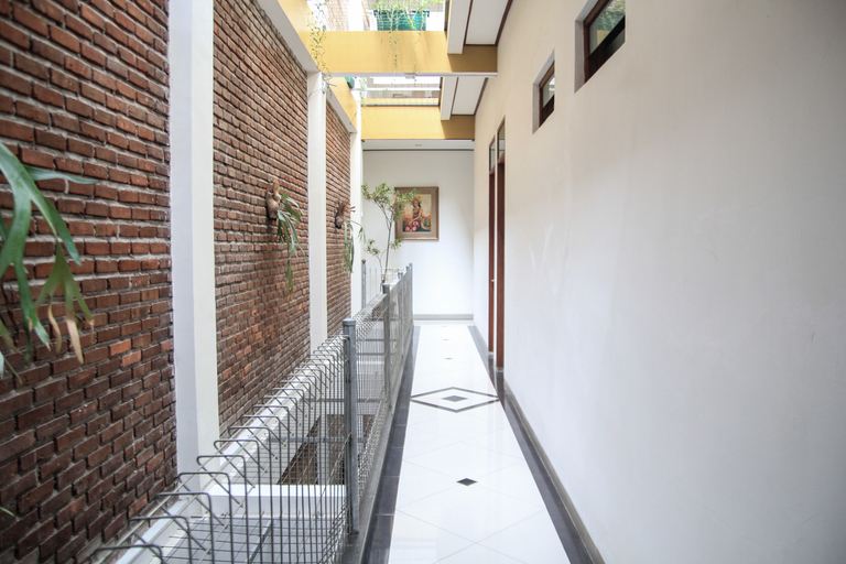 Public Area 2, OYO 964 Bandung Central Guest House, Bandung
